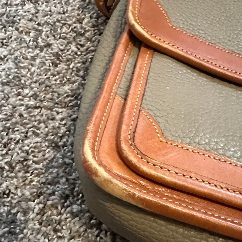 Dooney & Bourke Vintage Purse Leather. ( See wear in photos)
